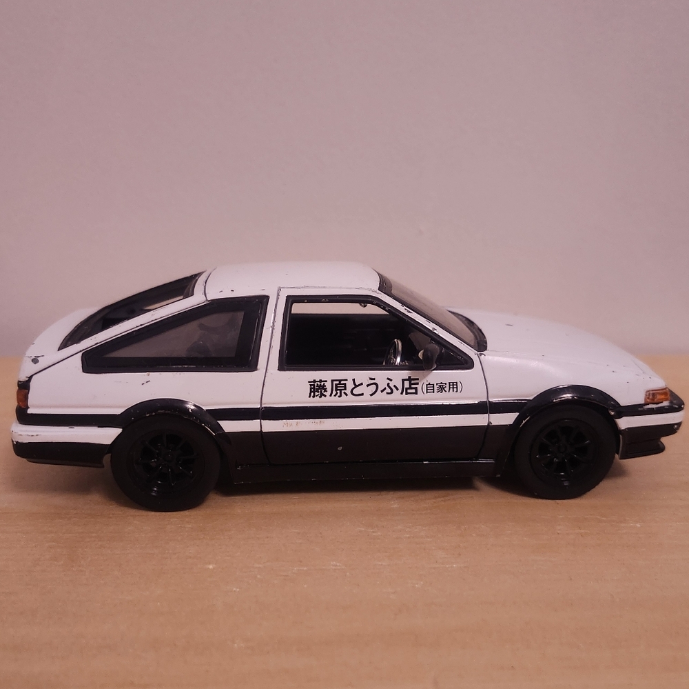 Jada Initial D Toyota Trueno AE86 Diecast Model Car - White and Black